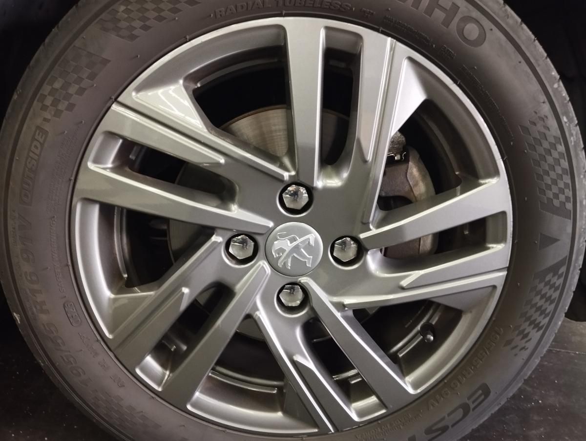 peugeot-208-2022-diesel-1499cc