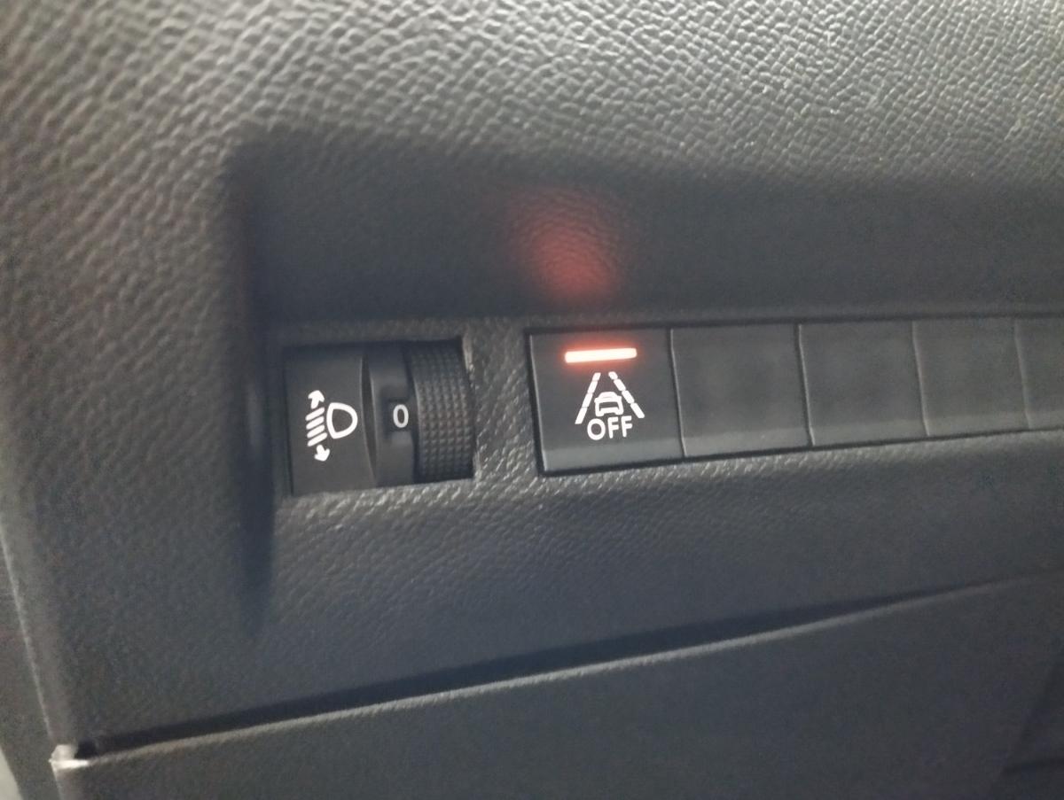 peugeot-208-2022-diesel-1499cc