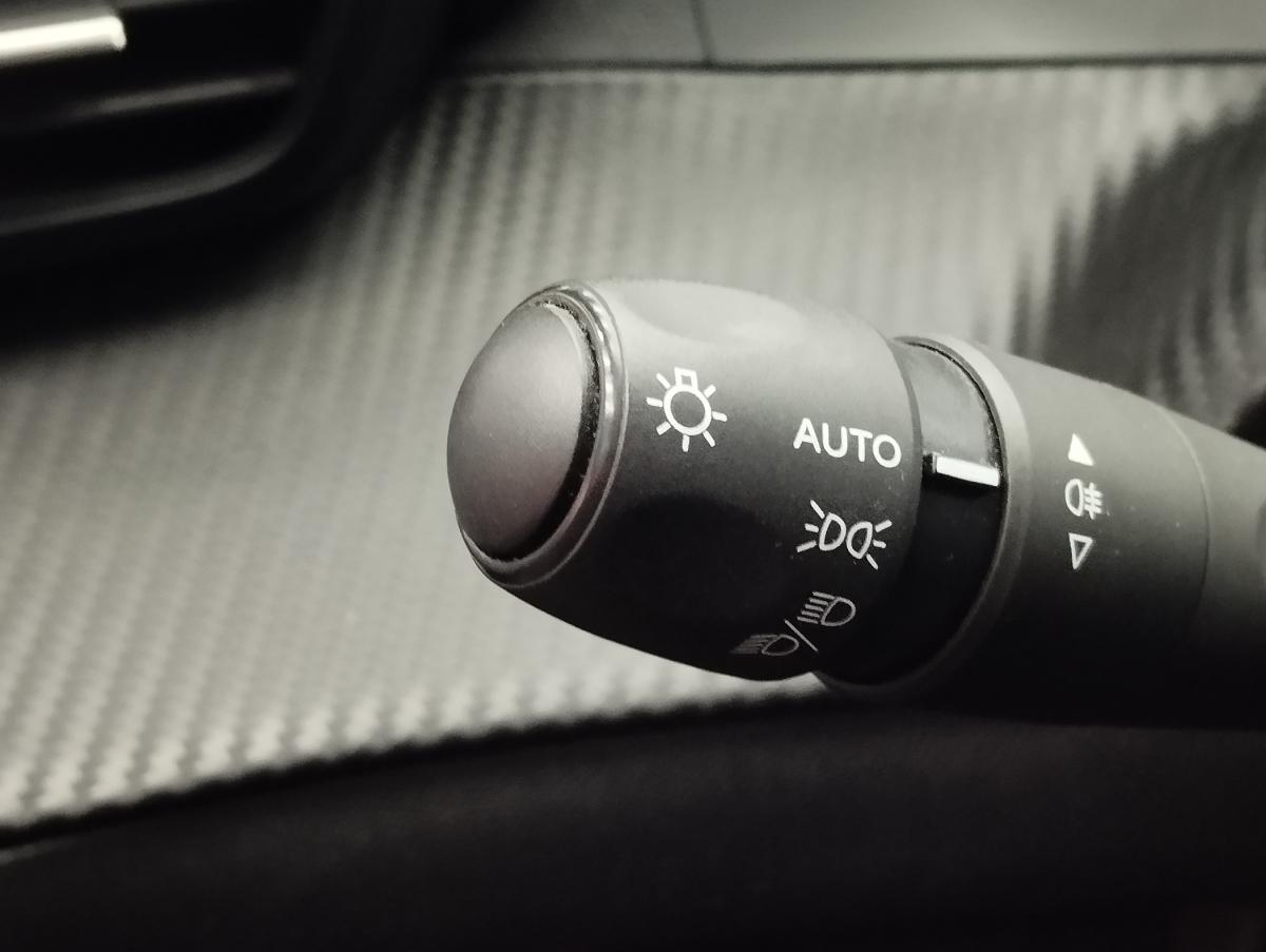 peugeot-208-2022-diesel-1499cc