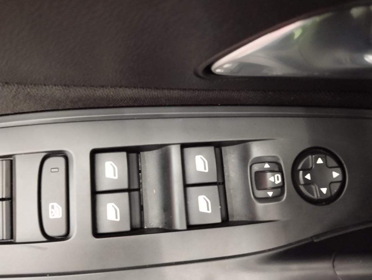 peugeot-308-2023-gasolina-1199cc