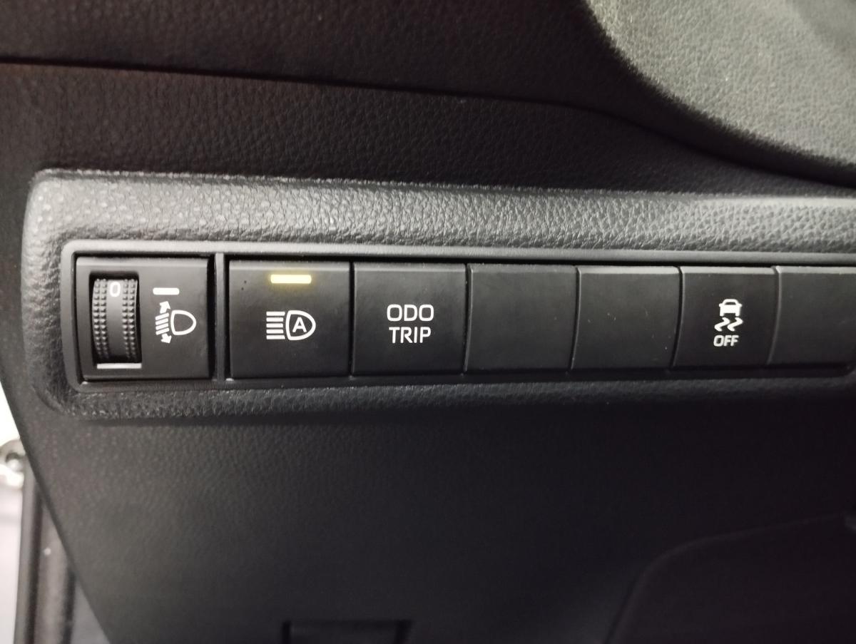 toyota-corolla-2023-hibrido-a-gasolina-1798cc