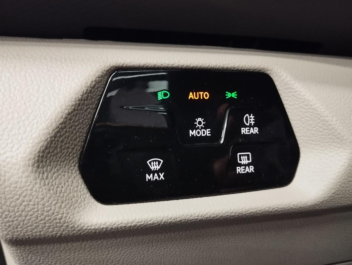 volkswagen-multivan-2025-hibrido-a-gasolina-1498cc