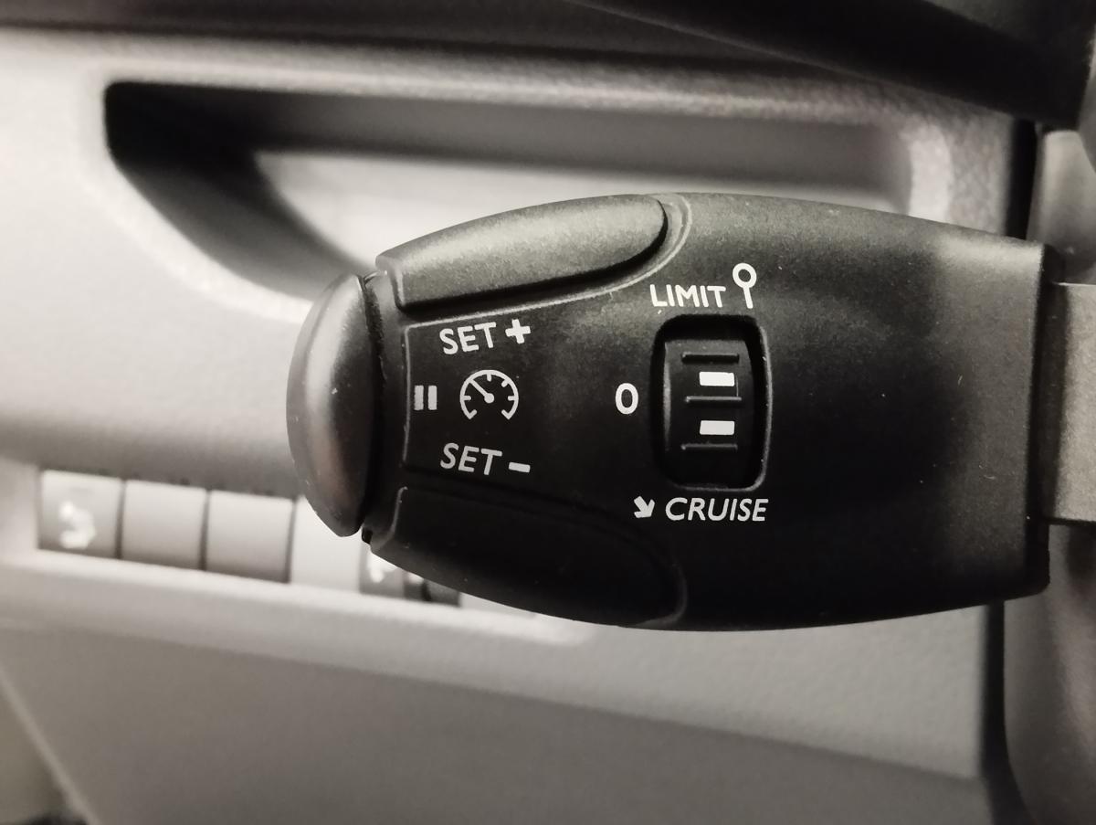 opel-vivaro-2021-diesel-1499cc