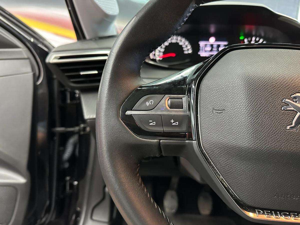 peugeot-208-2023-gasolina-1199cc