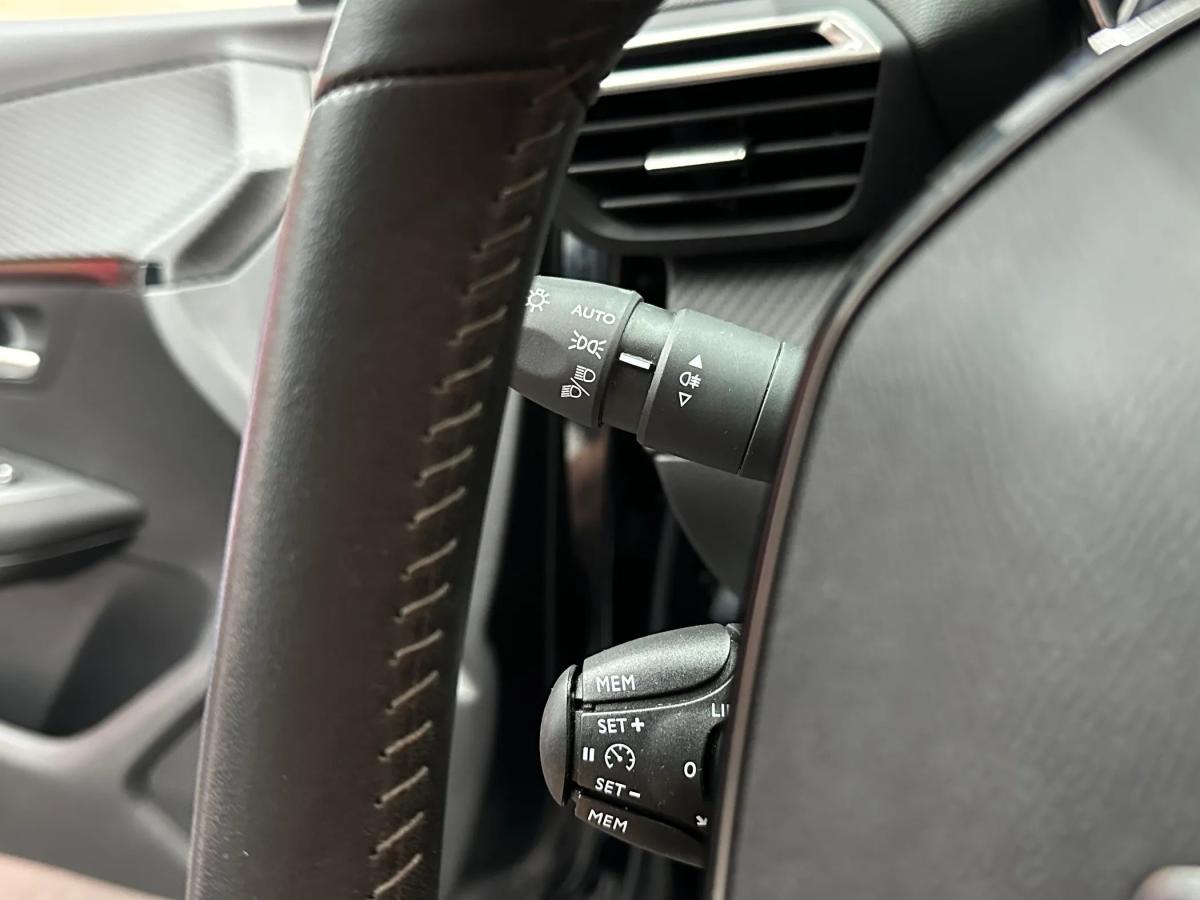 peugeot-208-2023-gasolina-1199cc