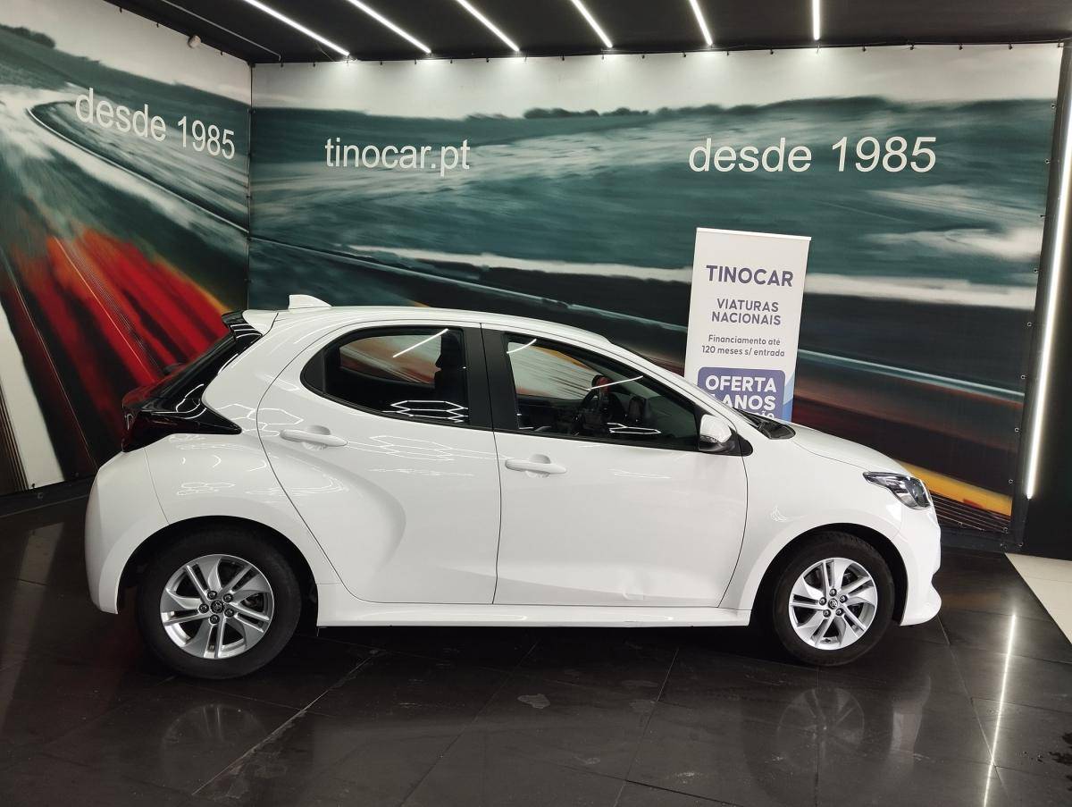 toyota-yaris-2022-hibrido-a-gasolina-1490cc