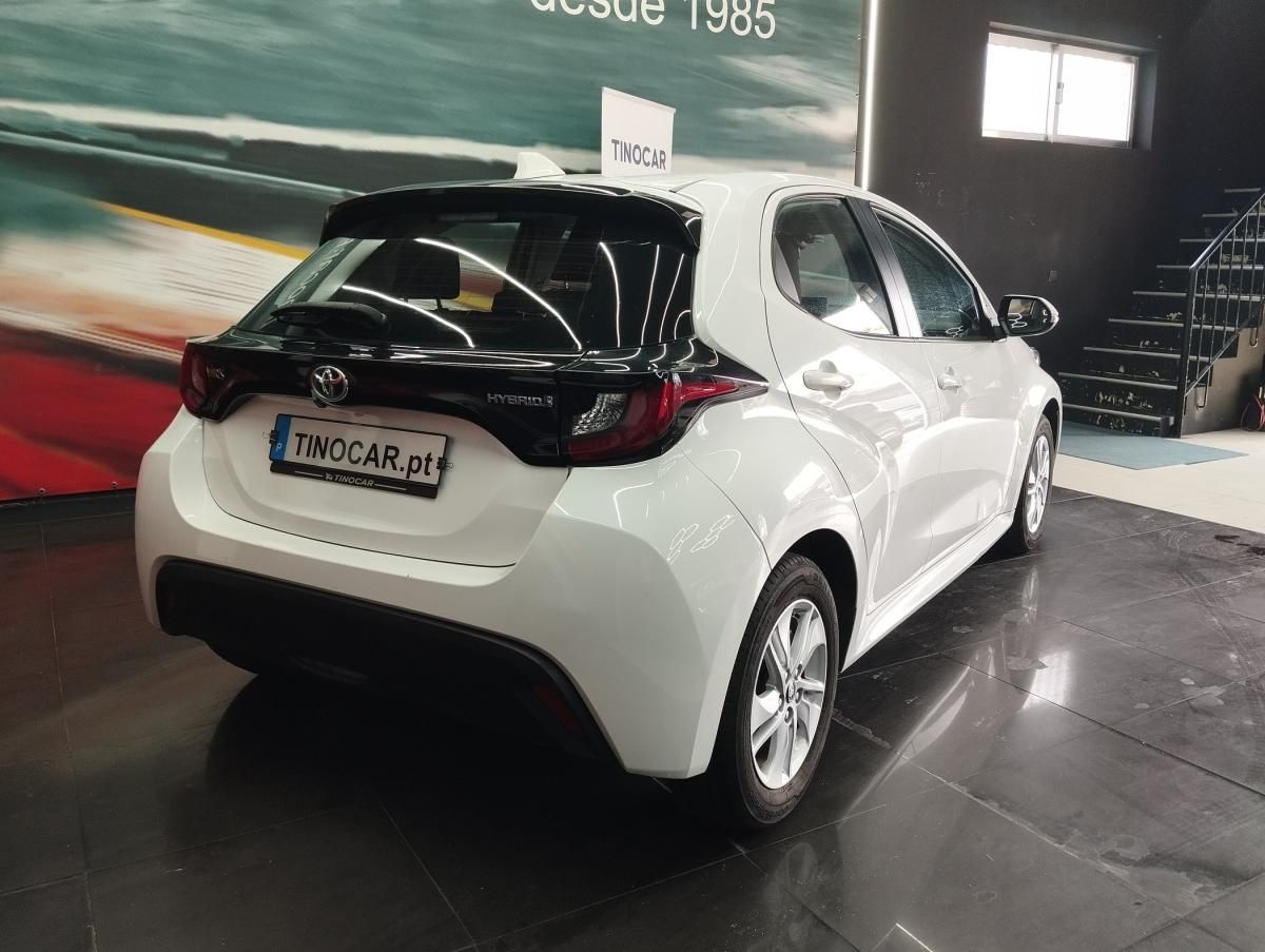 toyota-yaris-2022-hibrido-a-gasolina-1490cc