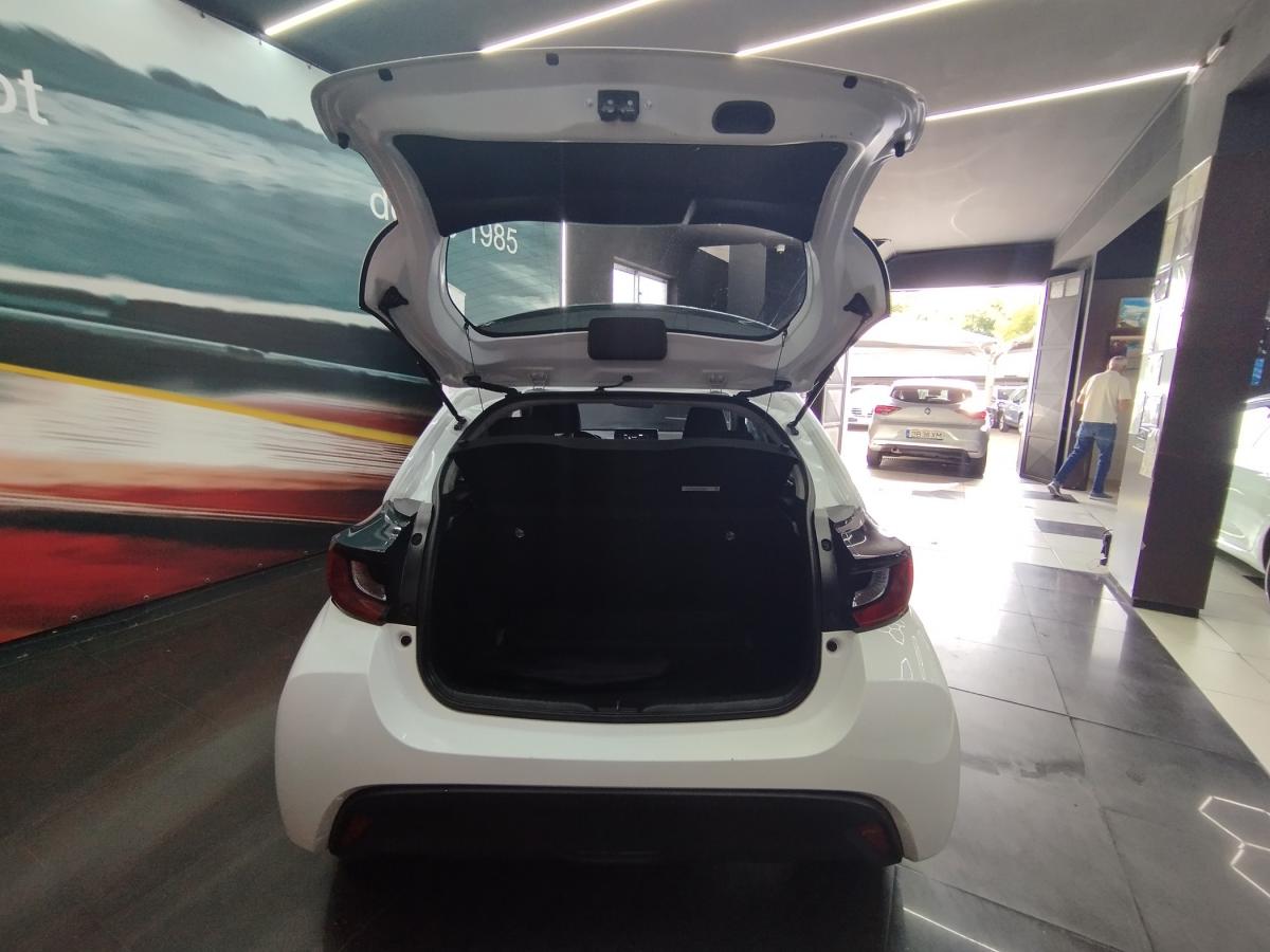 toyota-yaris-2022-hibrido-a-gasolina-1490cc