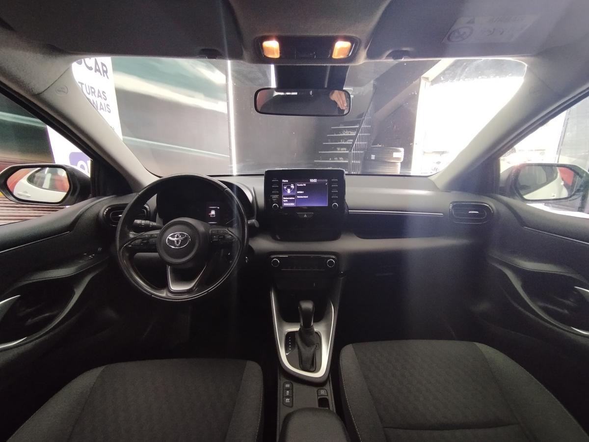 toyota-yaris-2022-hibrido-a-gasolina-1490cc