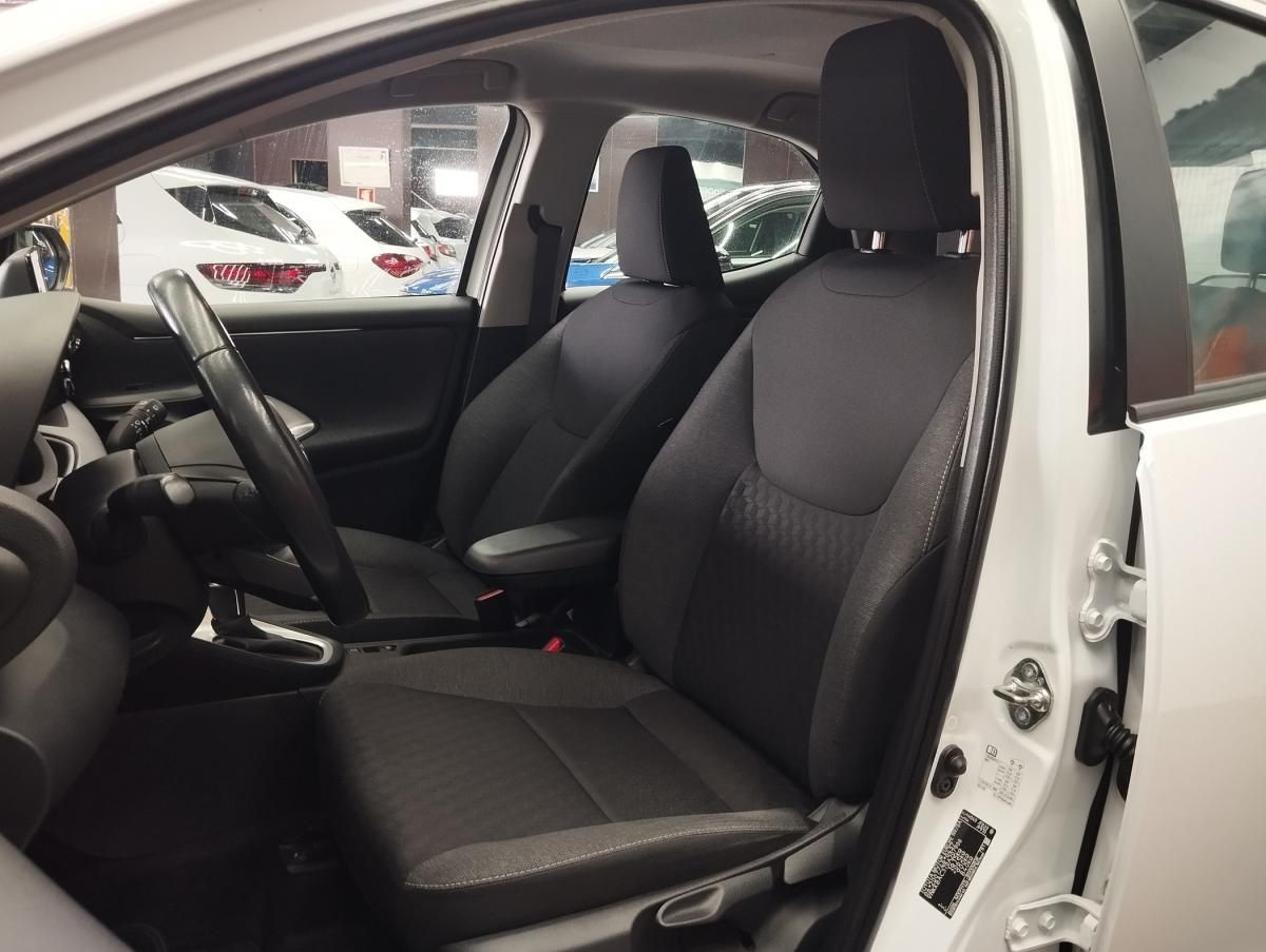 toyota-yaris-2022-hibrido-a-gasolina-1490cc