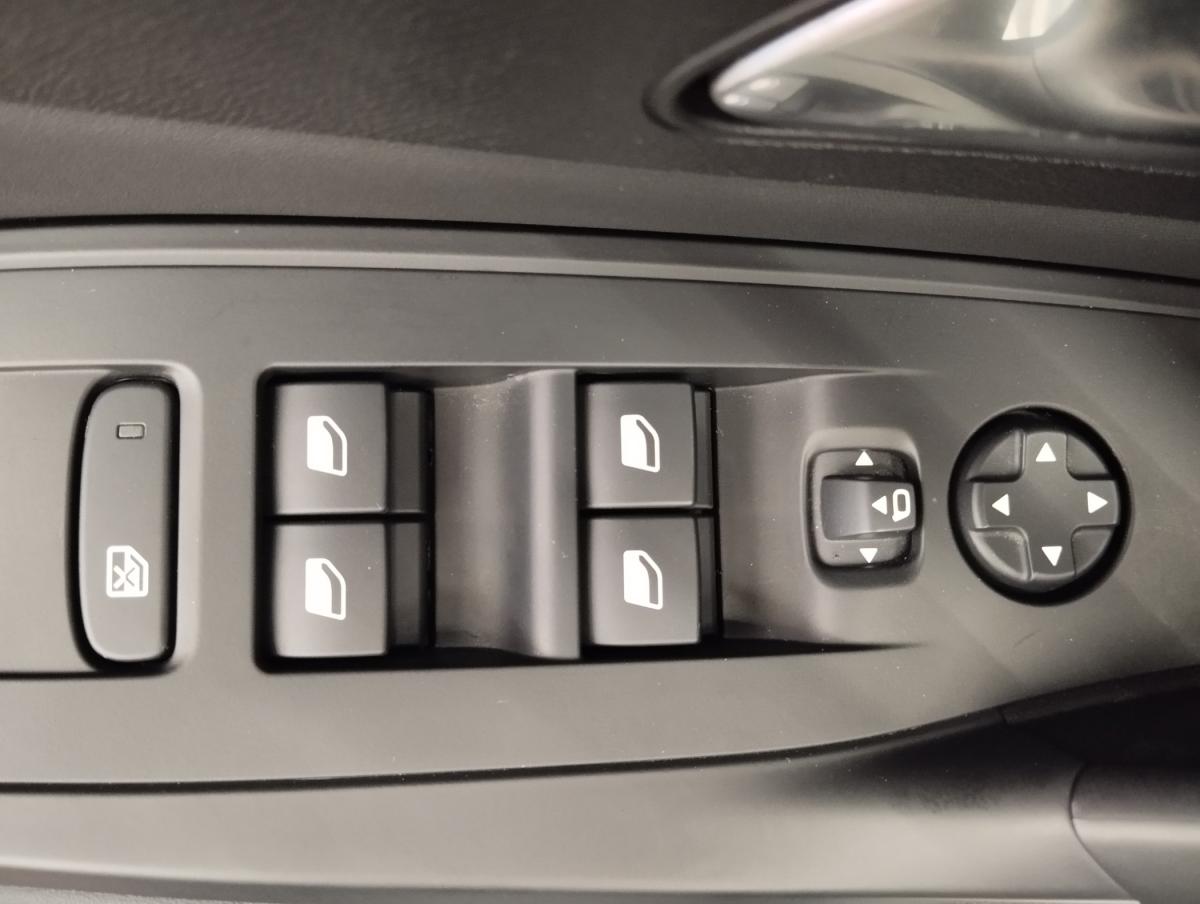 peugeot-308-sw-2022-diesel-1499cc