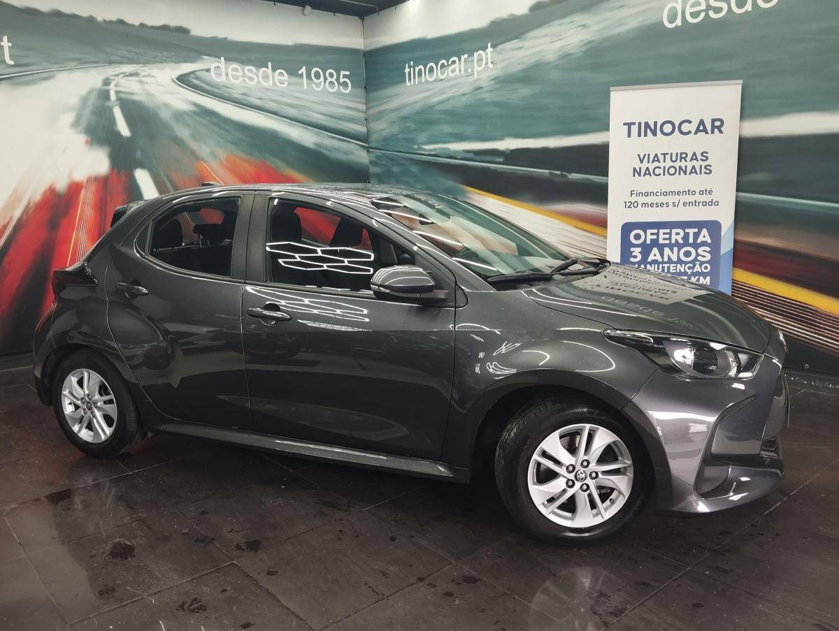 toyota-yaris-2022-hibrido-a-gasolina-1490cc