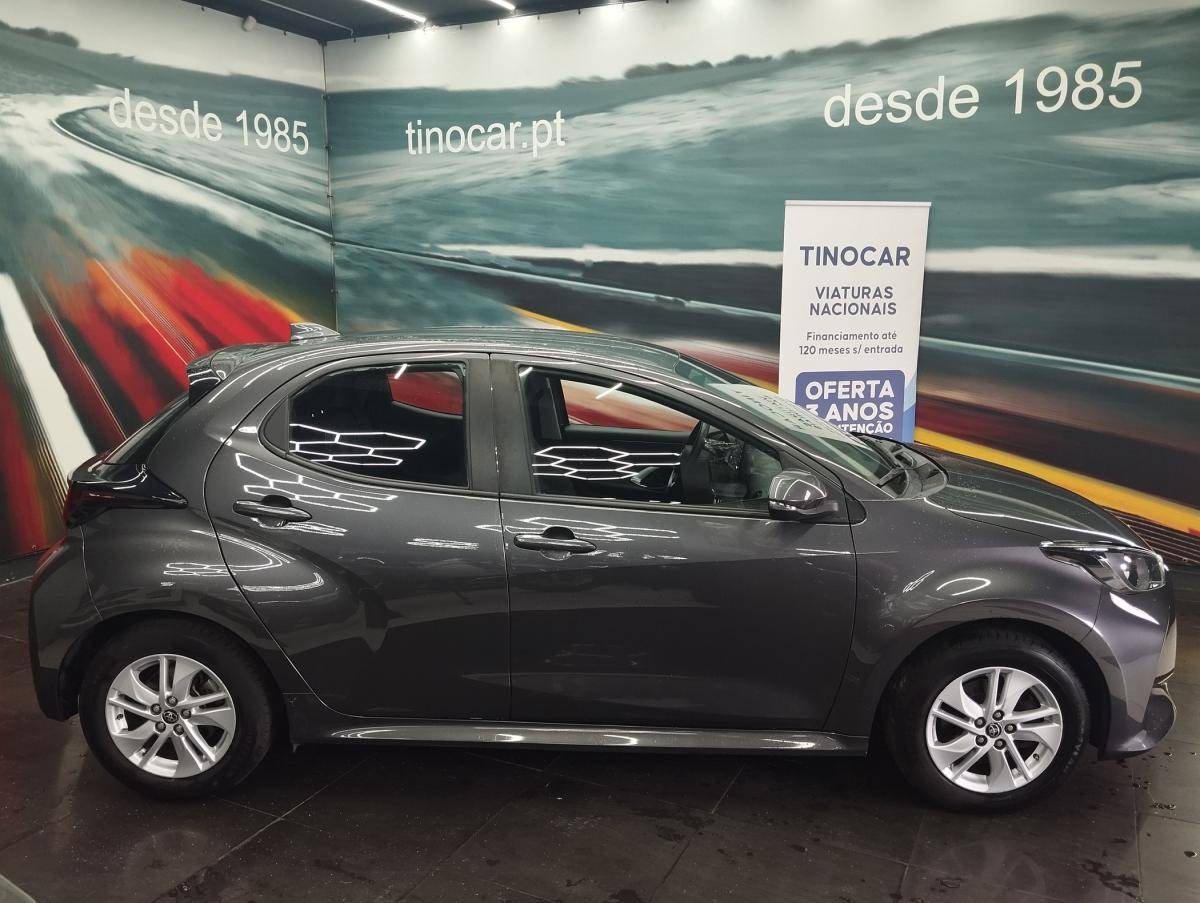 toyota-yaris-2022-hibrido-a-gasolina-1490cc