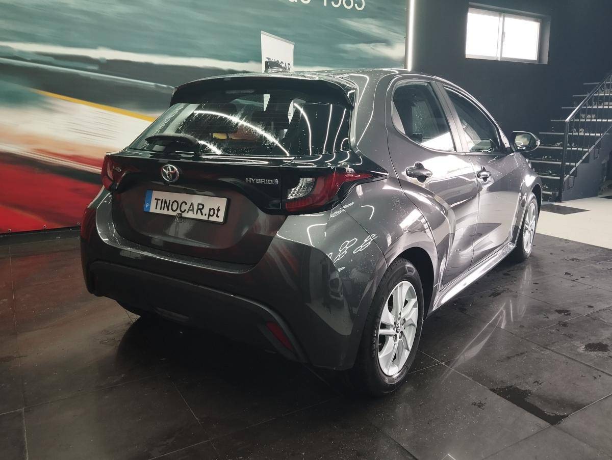 toyota-yaris-2022-hibrido-a-gasolina-1490cc