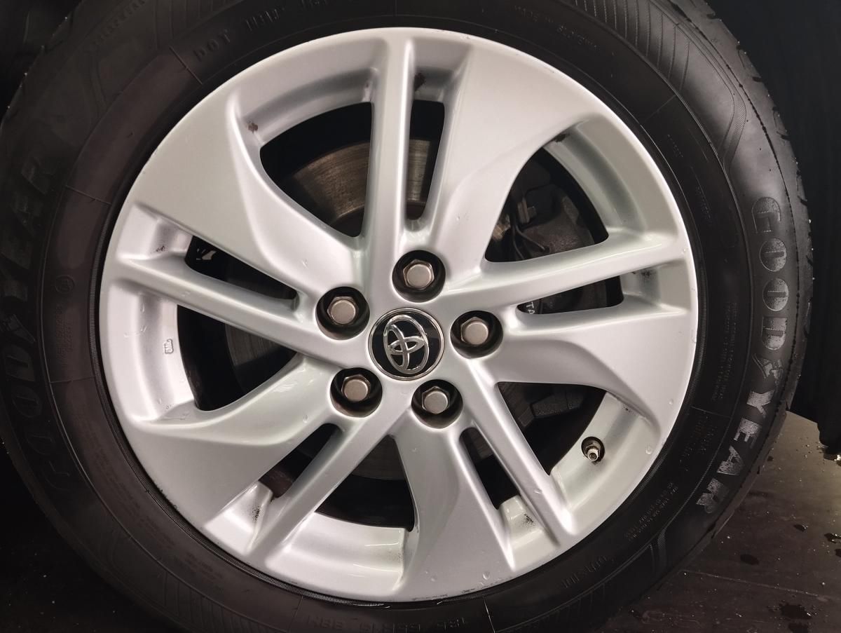 toyota-yaris-2022-hibrido-a-gasolina-1490cc