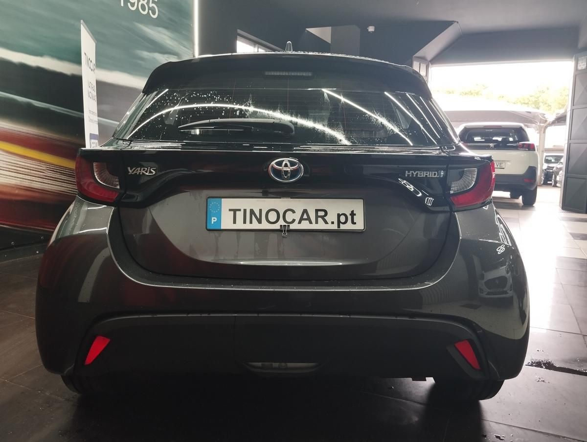 toyota-yaris-2022-hibrido-a-gasolina-1490cc