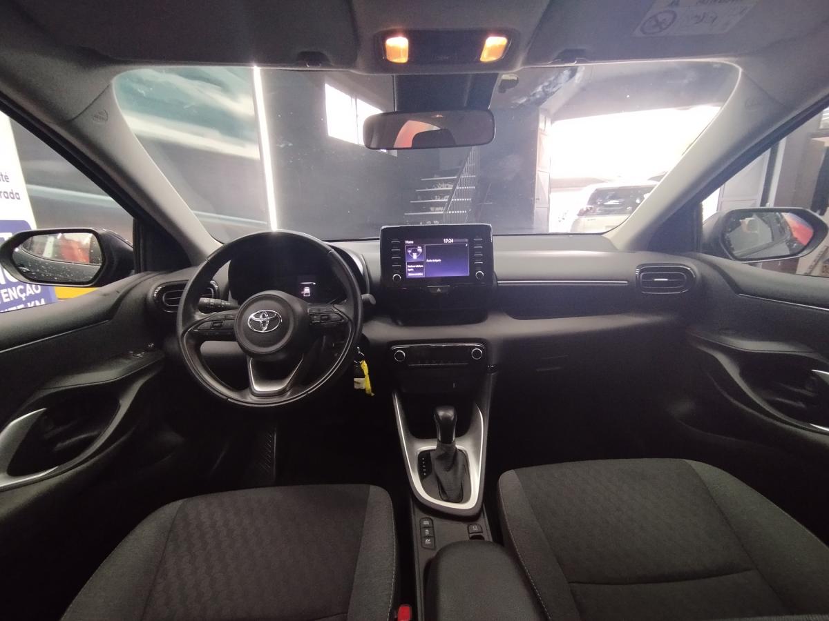 toyota-yaris-2022-hibrido-a-gasolina-1490cc
