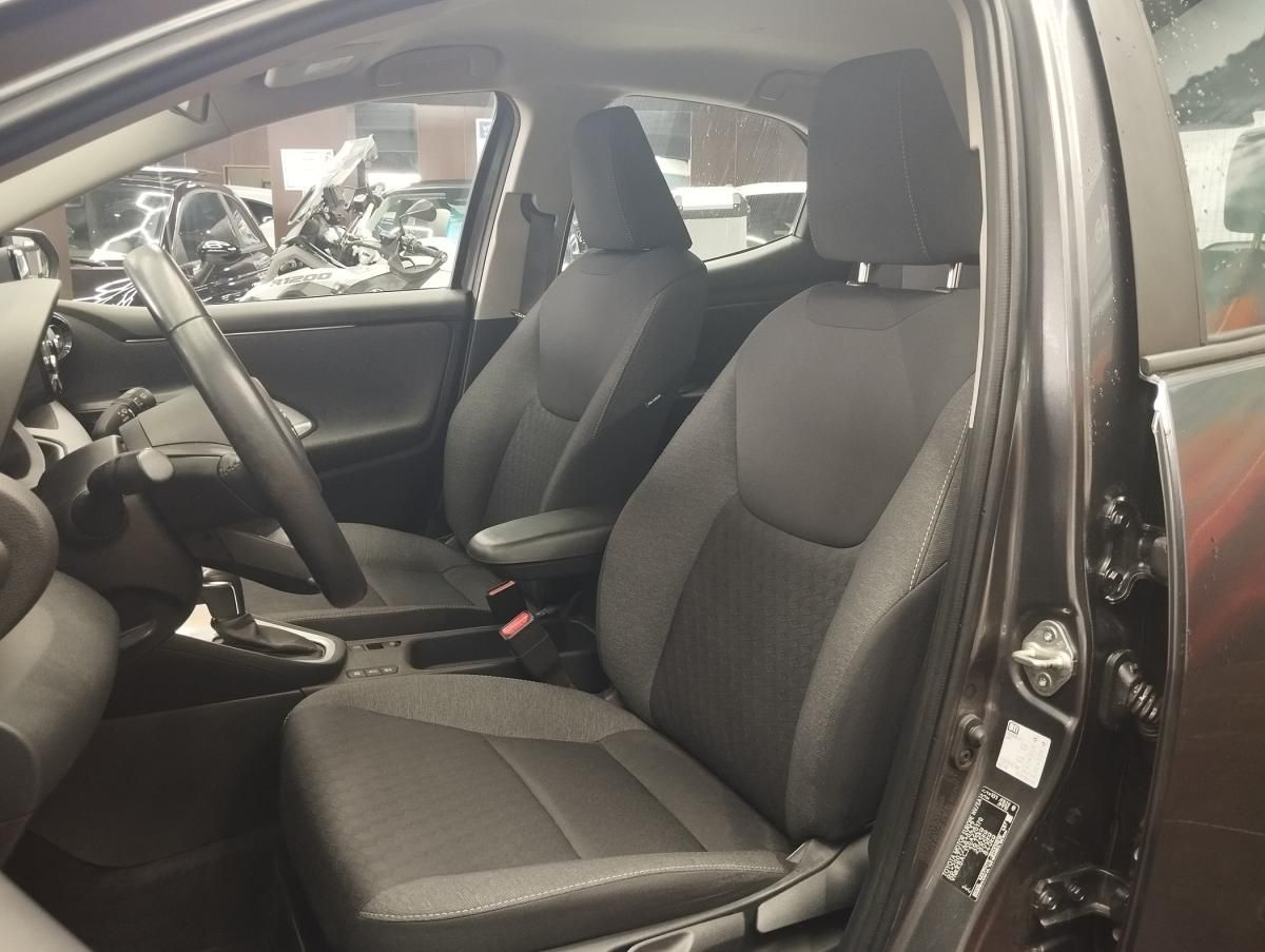 toyota-yaris-2022-hibrido-a-gasolina-1490cc