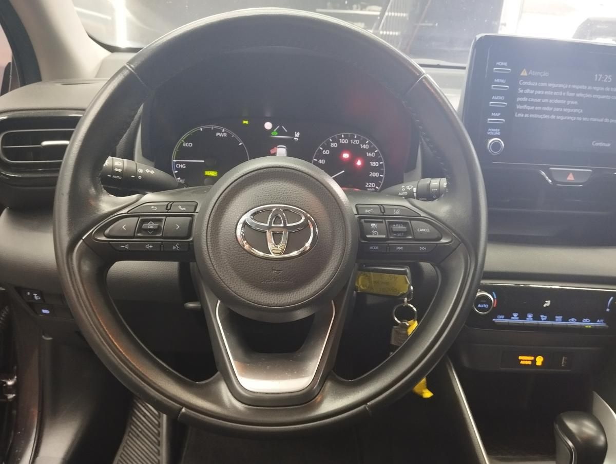 toyota-yaris-2022-hibrido-a-gasolina-1490cc