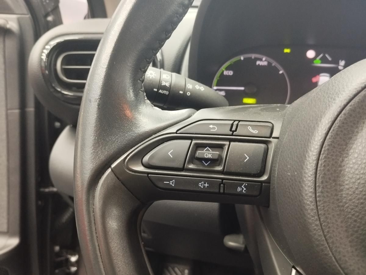 toyota-yaris-2022-hibrido-a-gasolina-1490cc