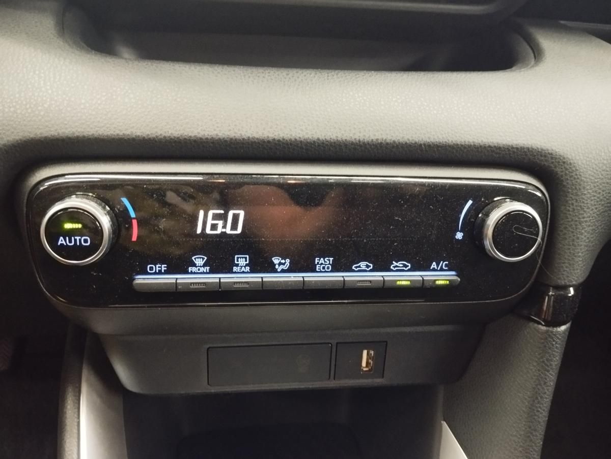 toyota-yaris-2022-hibrido-a-gasolina-1490cc