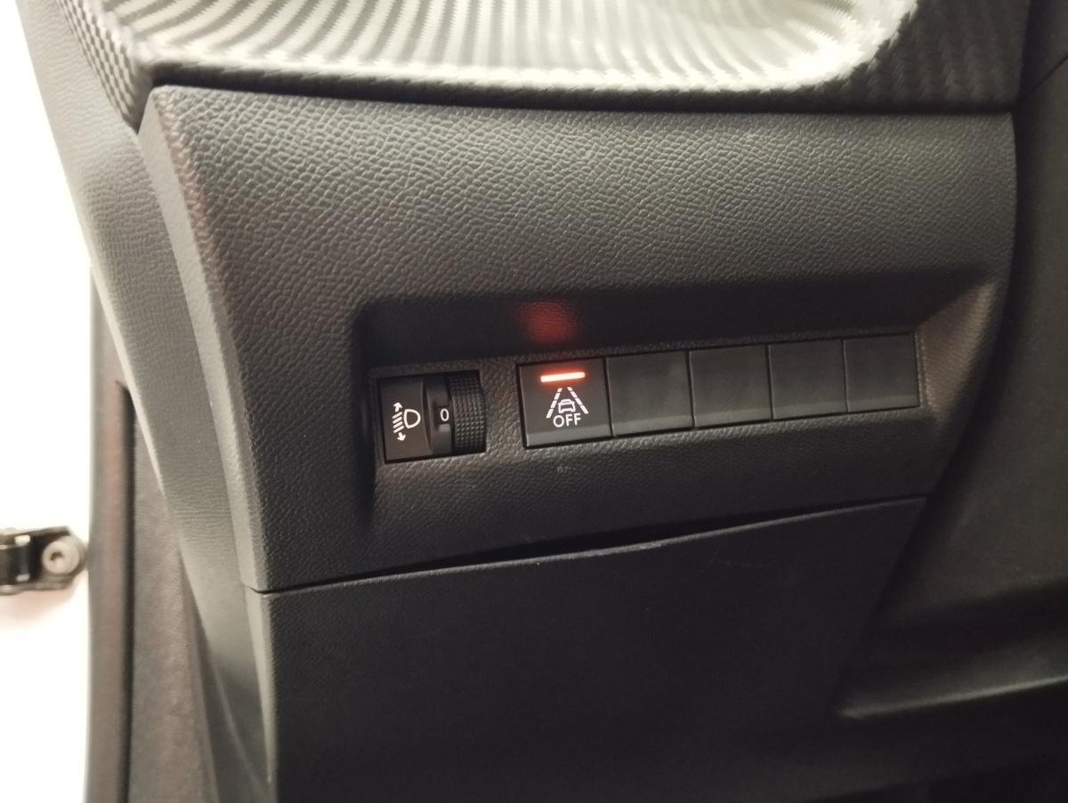 peugeot-208-2022-diesel-1499cc