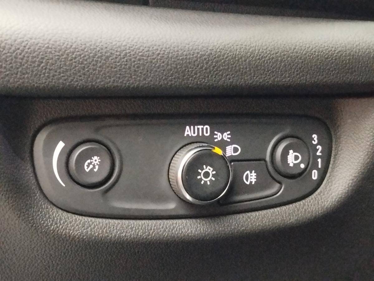 opel-insignia-sports-tourer-2019-diesel-1598cc