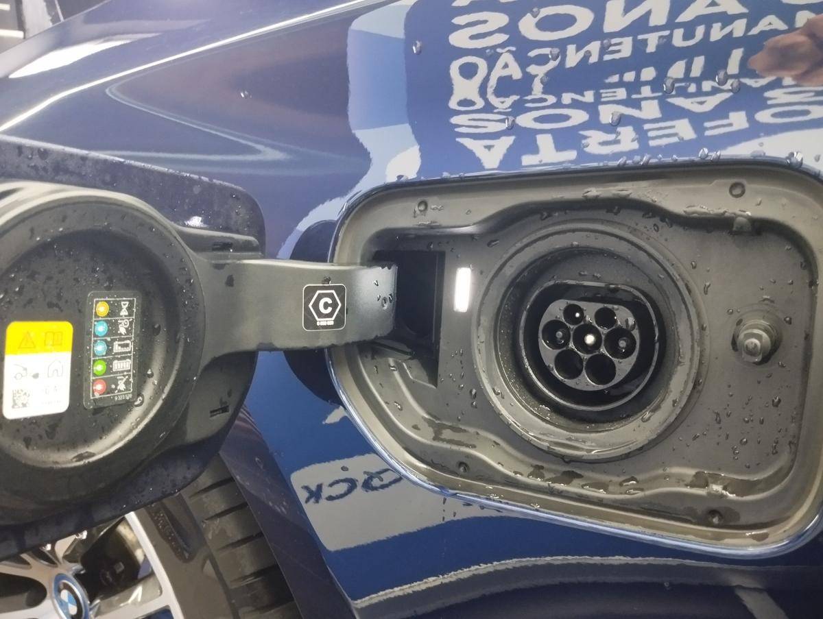bmw-serie-5-2023-hibrido-a-gasolina-1998cc