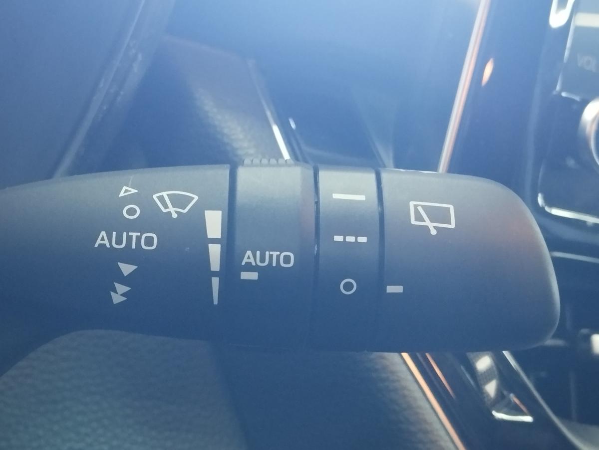 toyota-corolla-2022-hibrido-a-gasolina-1798cc