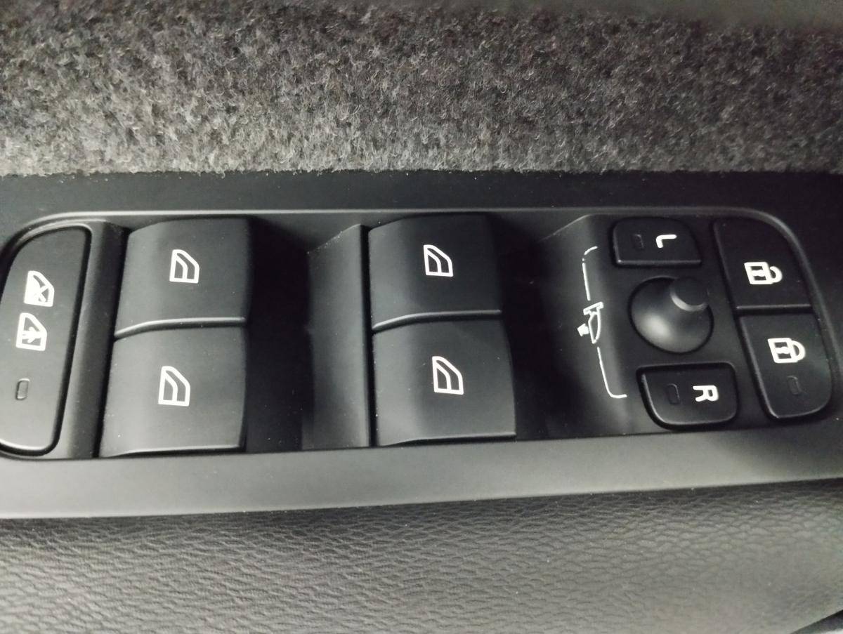 volvo-xc40-2023-gasolina-1477cc