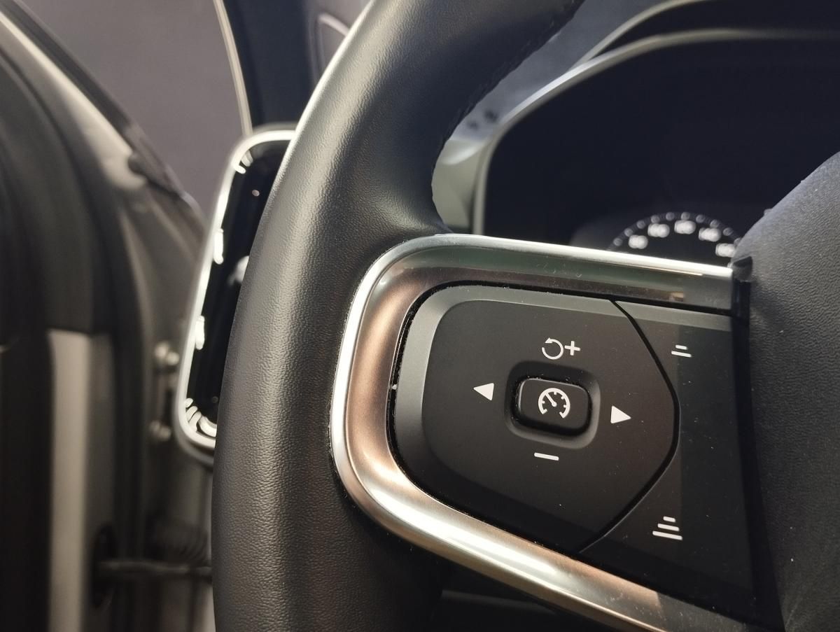 volvo-xc40-2023-gasolina-1477cc