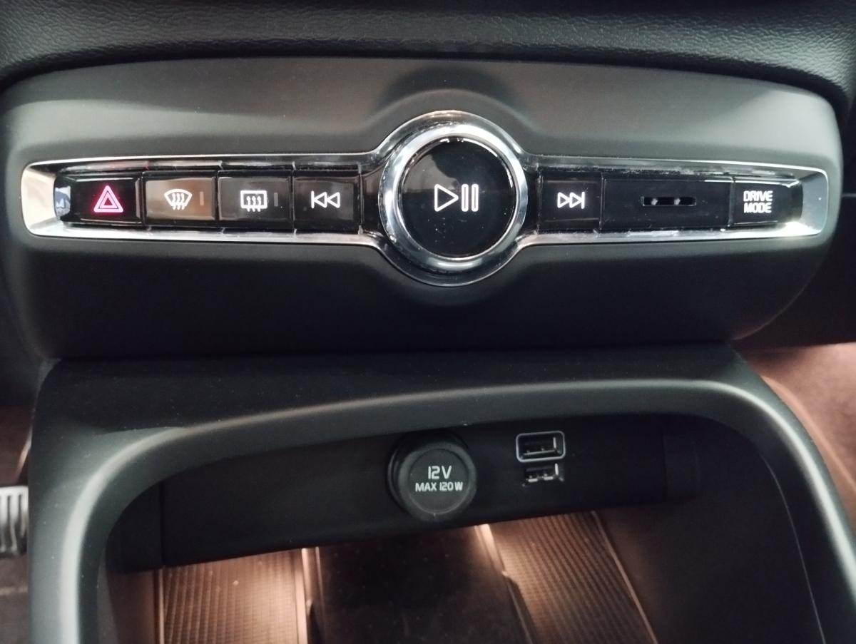 volvo-xc40-2023-gasolina-1477cc
