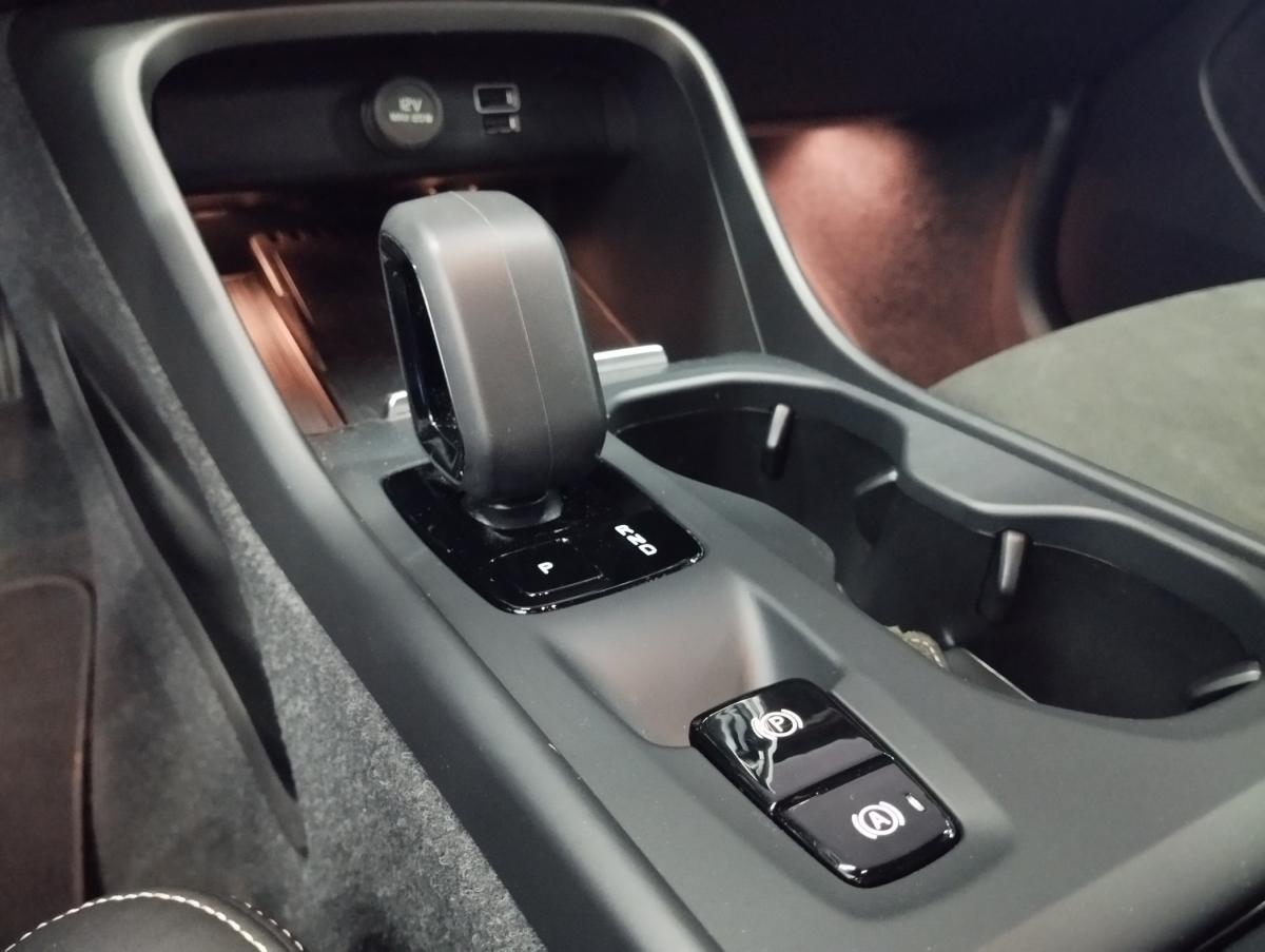 volvo-xc40-2023-gasolina-1477cc