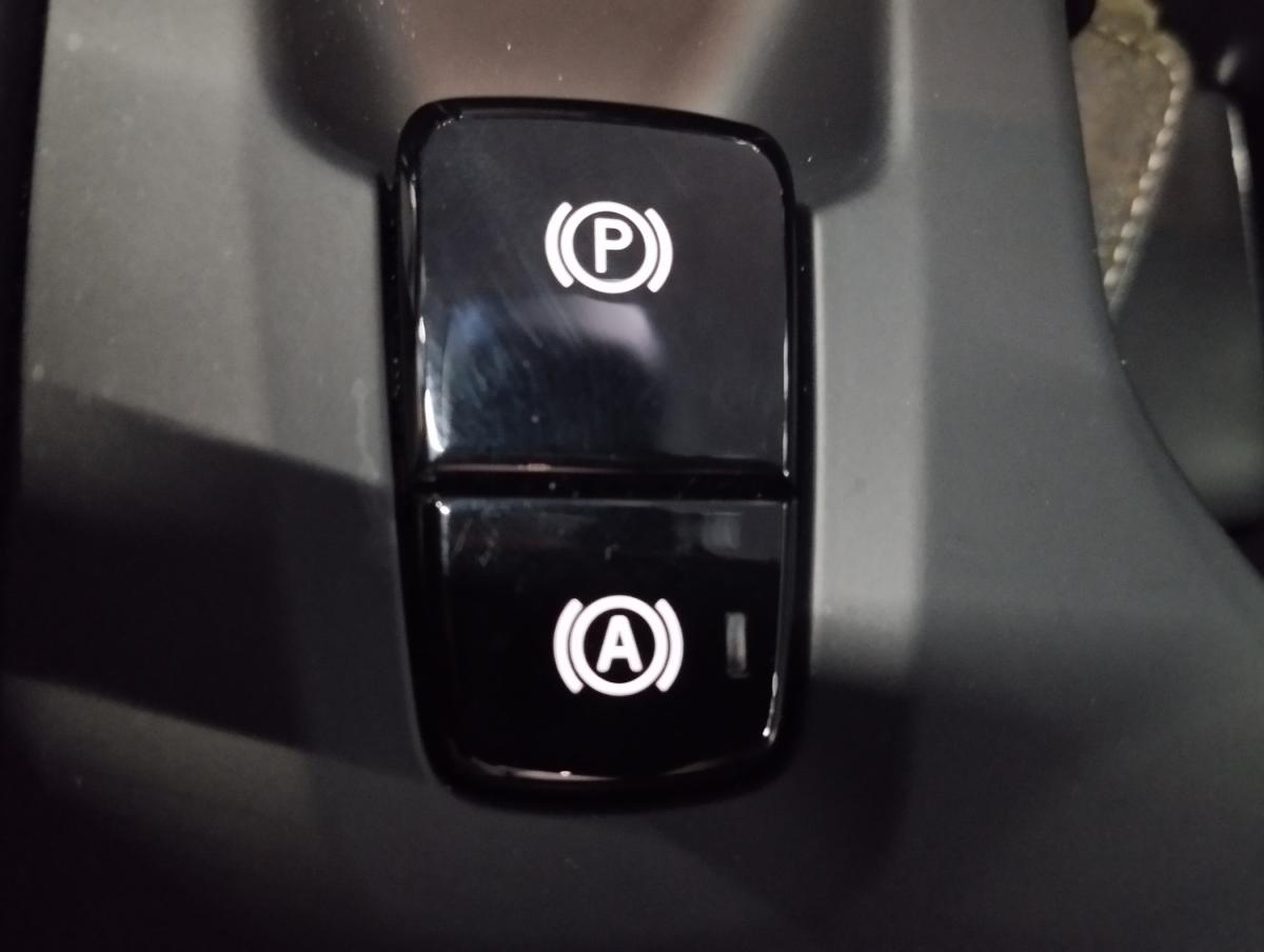 volvo-xc40-2023-gasolina-1477cc