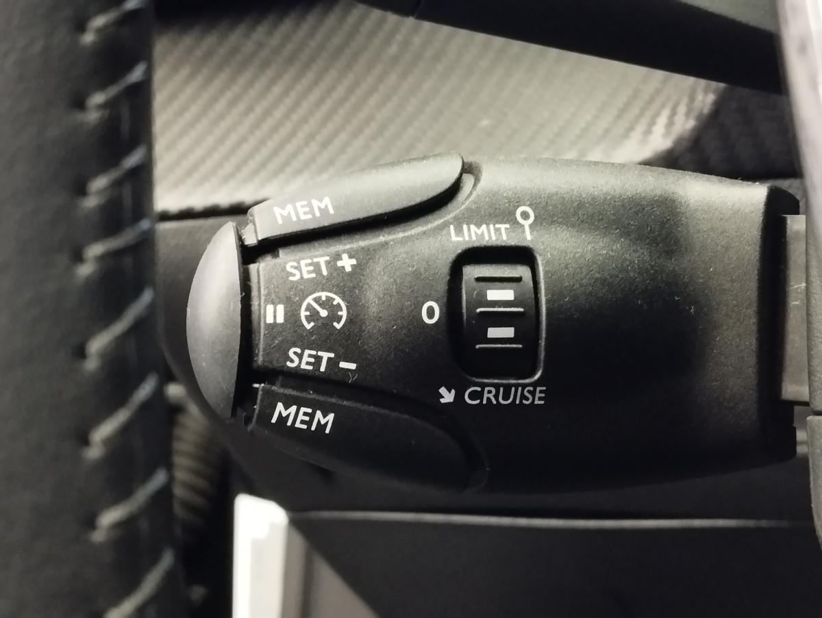peugeot-2008-2024-gasolina-1199cc