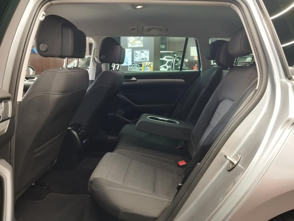 volkswagen-passat-variant-2022-diesel-1968cc