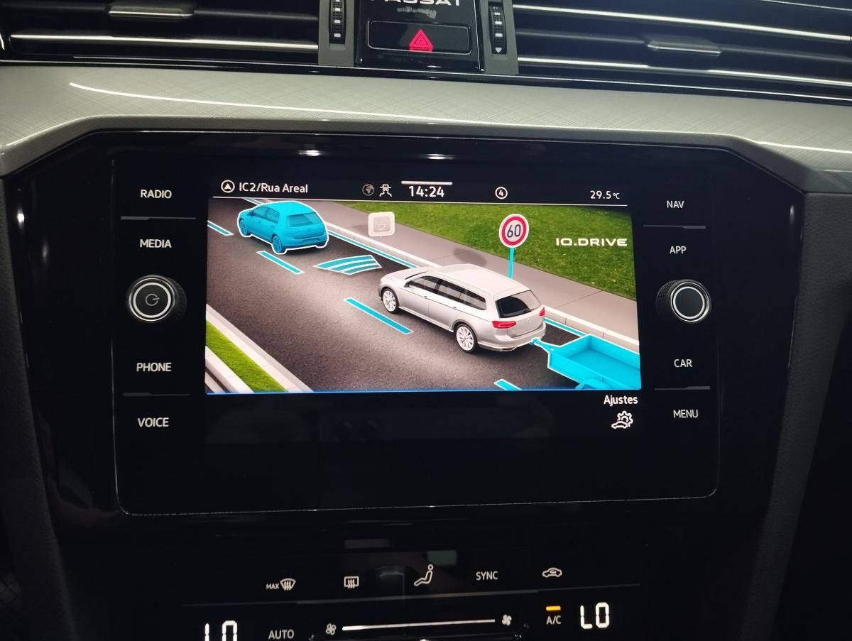 volkswagen-passat-variant-2022-diesel-1968cc