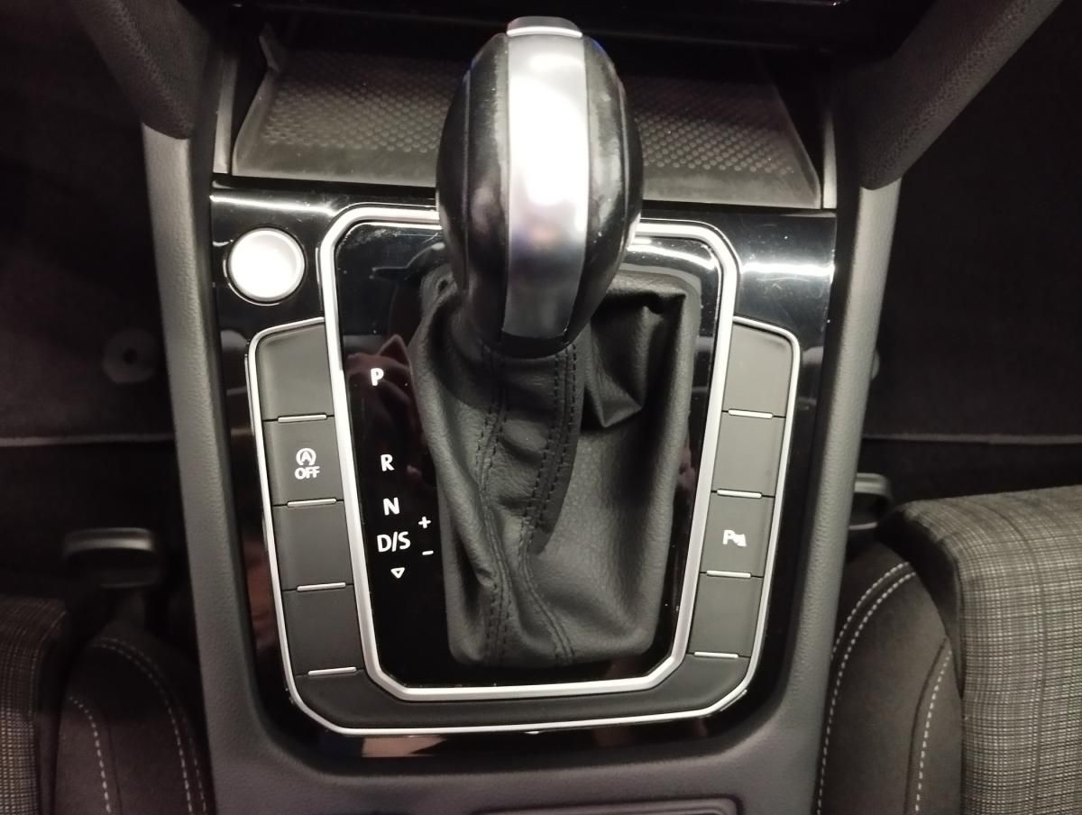 volkswagen-passat-variant-2022-diesel-1968cc