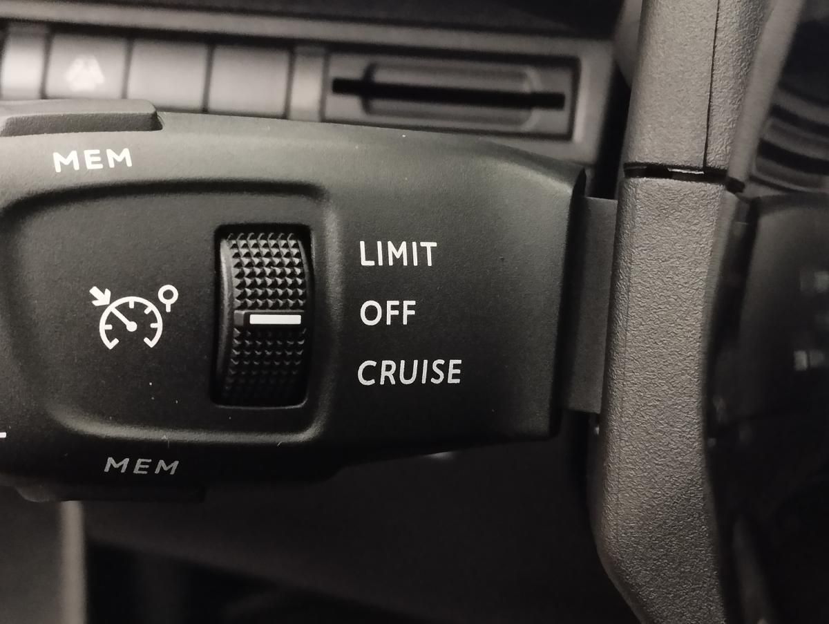 peugeot-5008-2024-gasolina-1199cc