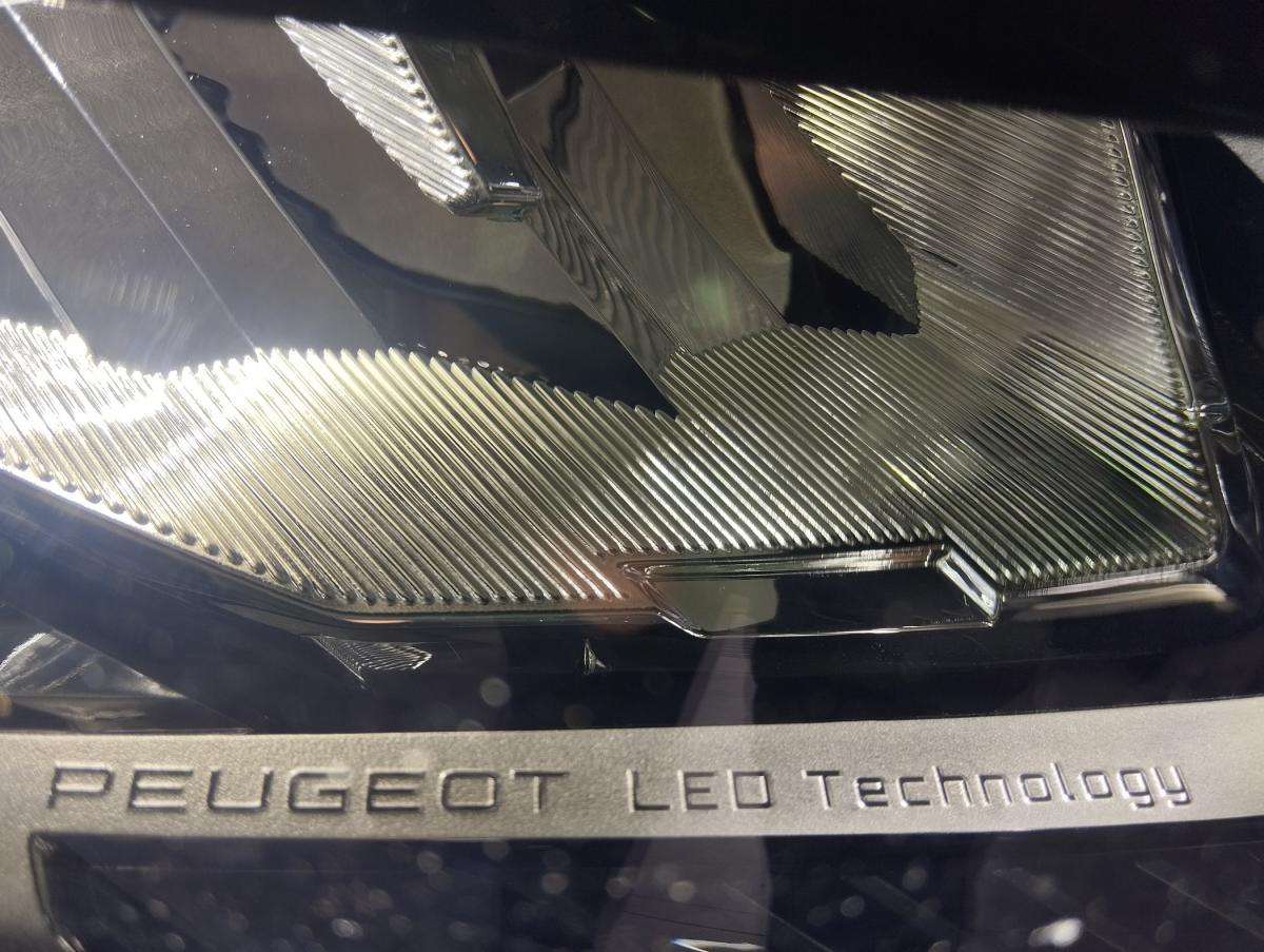 peugeot-308-sw-2023-gasolina-1199cc