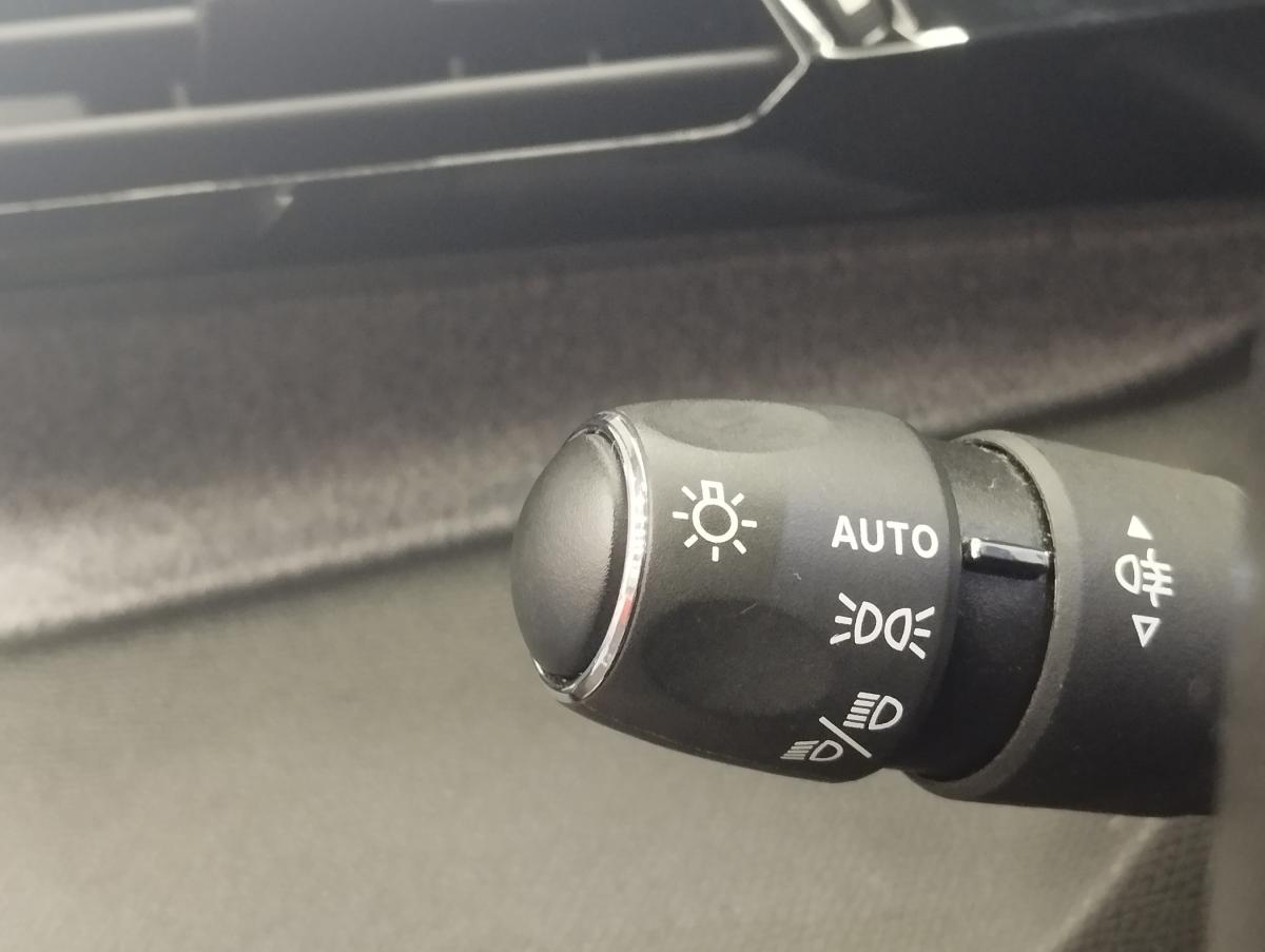 peugeot-308-sw-2023-gasolina-1199cc