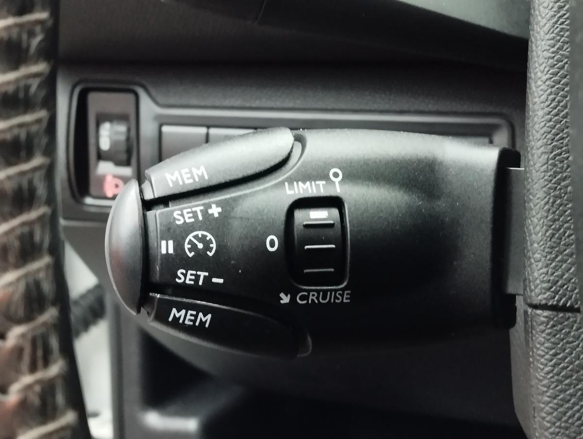 peugeot-308-sw-2021-diesel-1499cc
