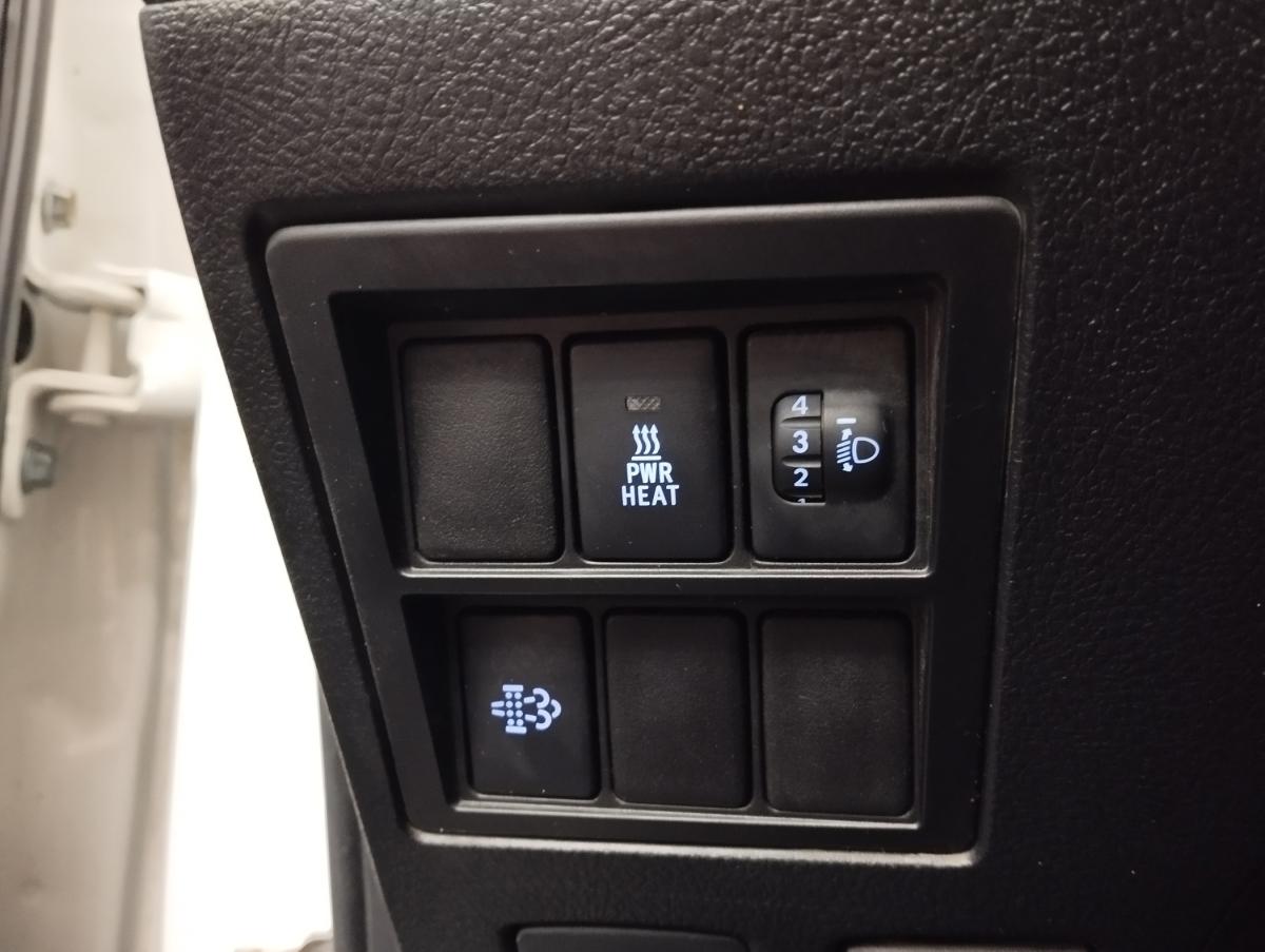 toyota-hilux-2021-diesel-2393cc