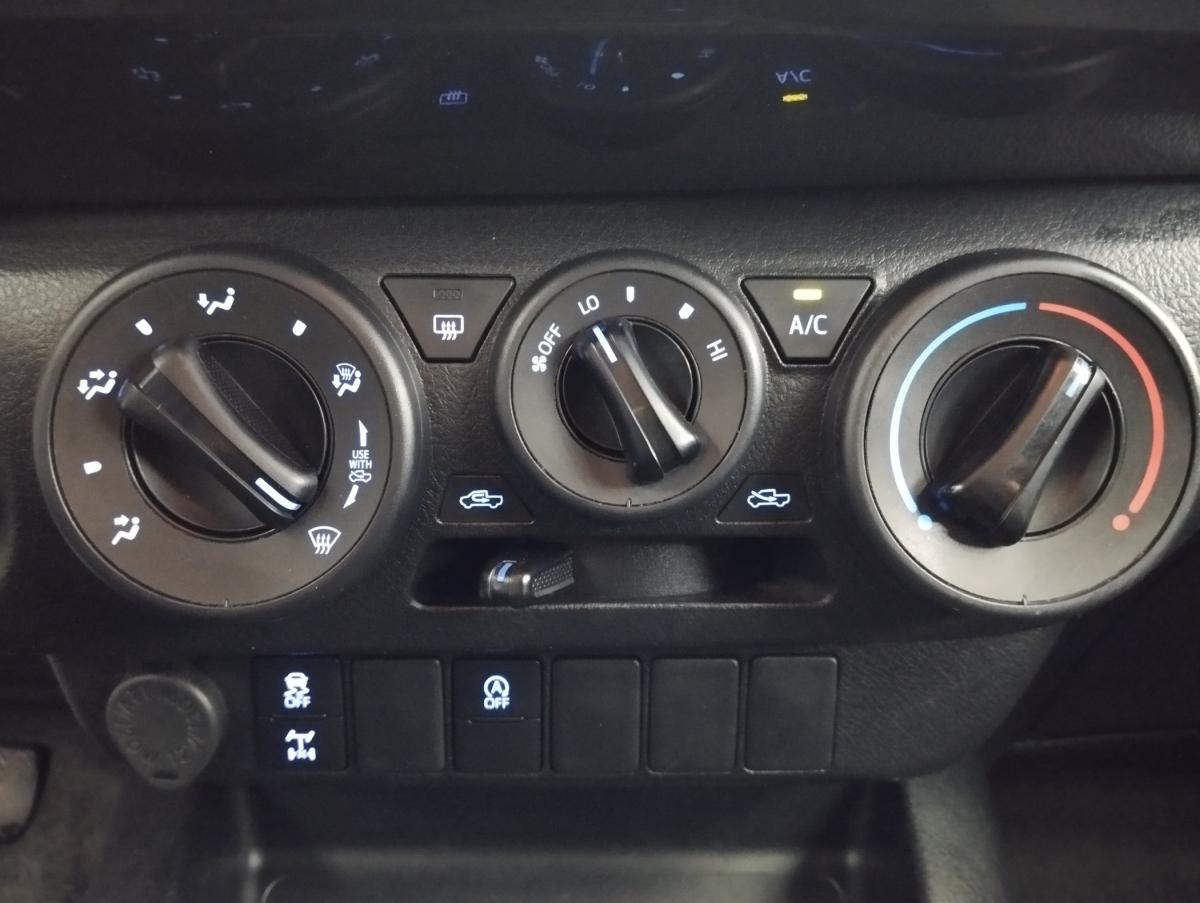 toyota-hilux-2021-diesel-2393cc