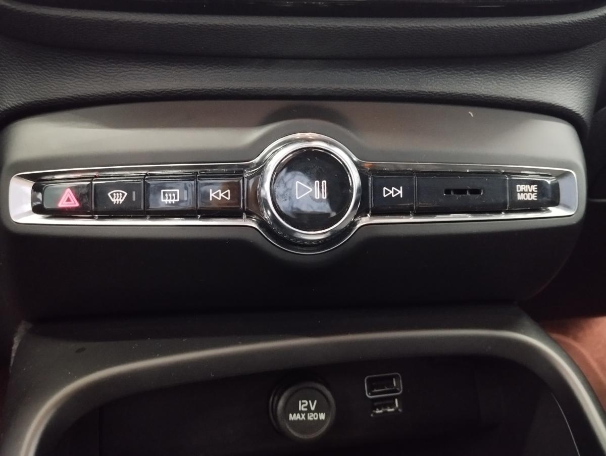 volvo-xc40-2022-hibrido-a-gasolina-1477cc