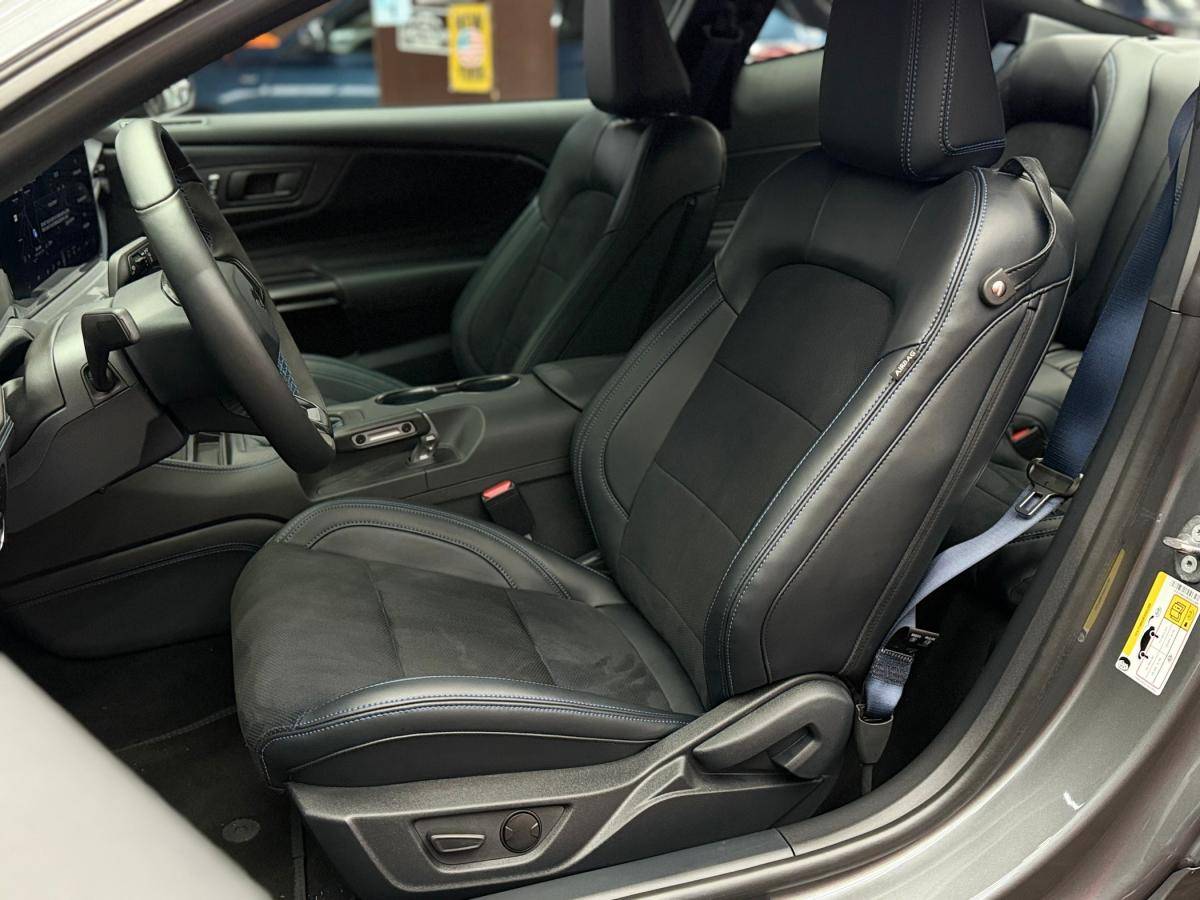 ford-mustang-2025-gasolina-5038cc