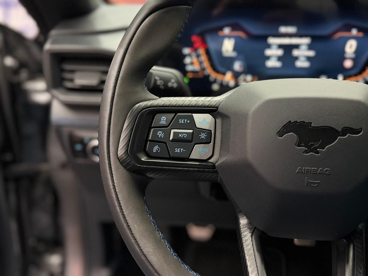 ford-mustang-2025-gasolina-5038cc