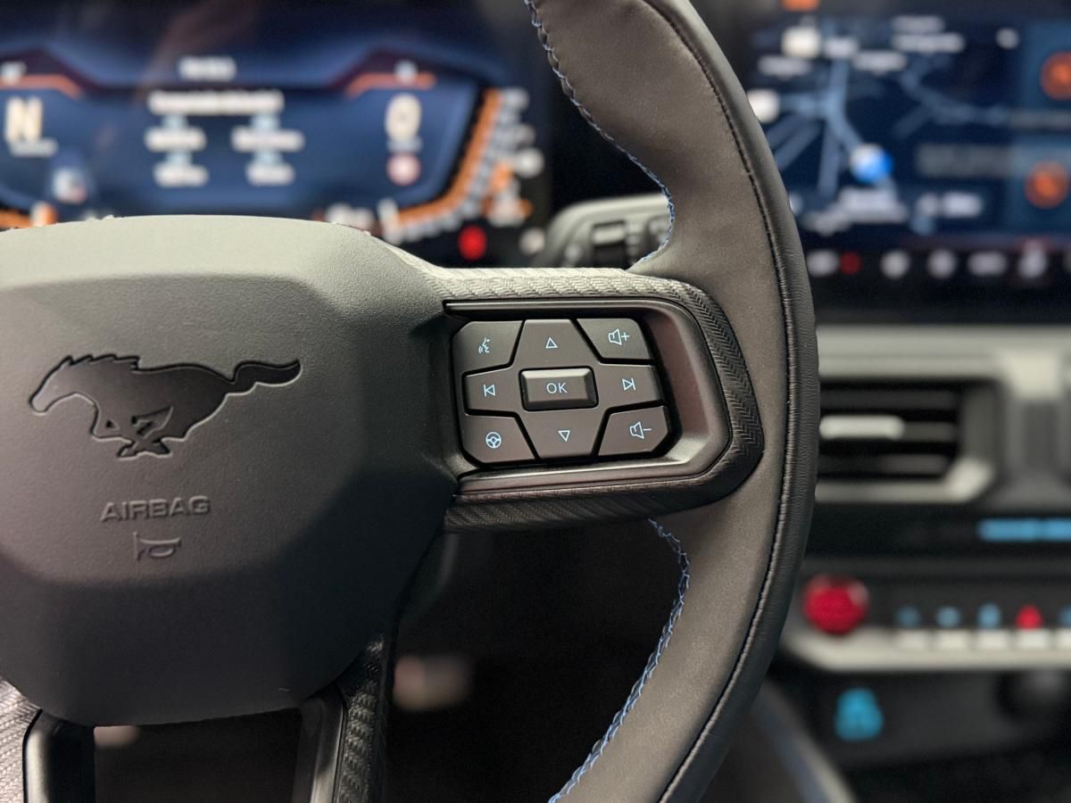 ford-mustang-2025-gasolina-5038cc