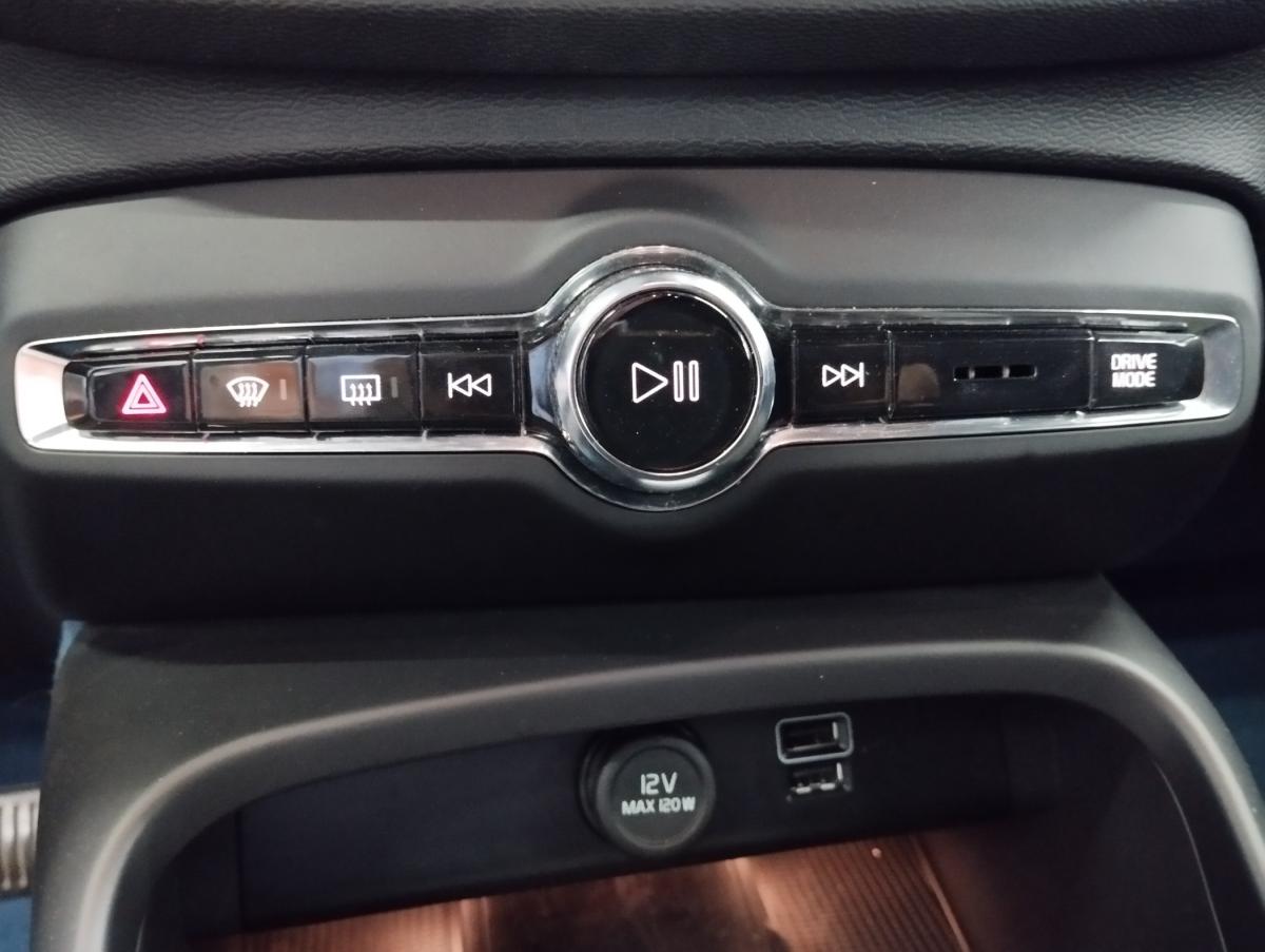 volvo-xc40-2022-hibrido-a-gasolina-1477cc