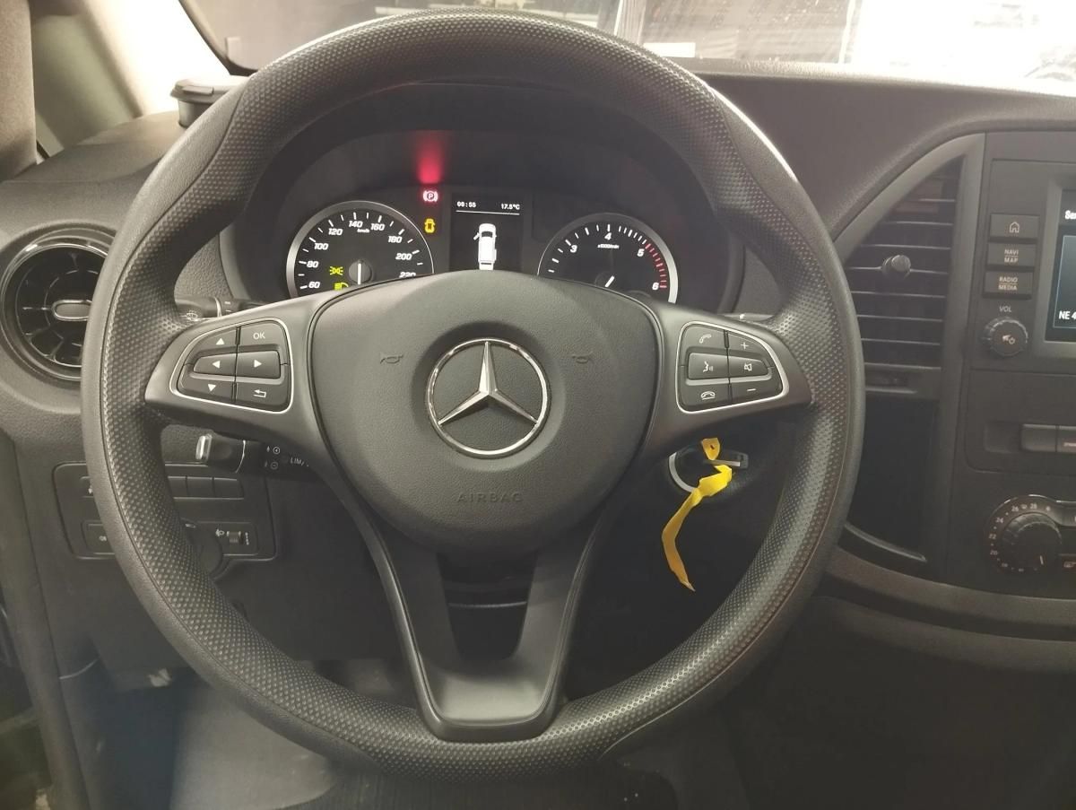 mercedes-benz-vito-2022-diesel-1950cc